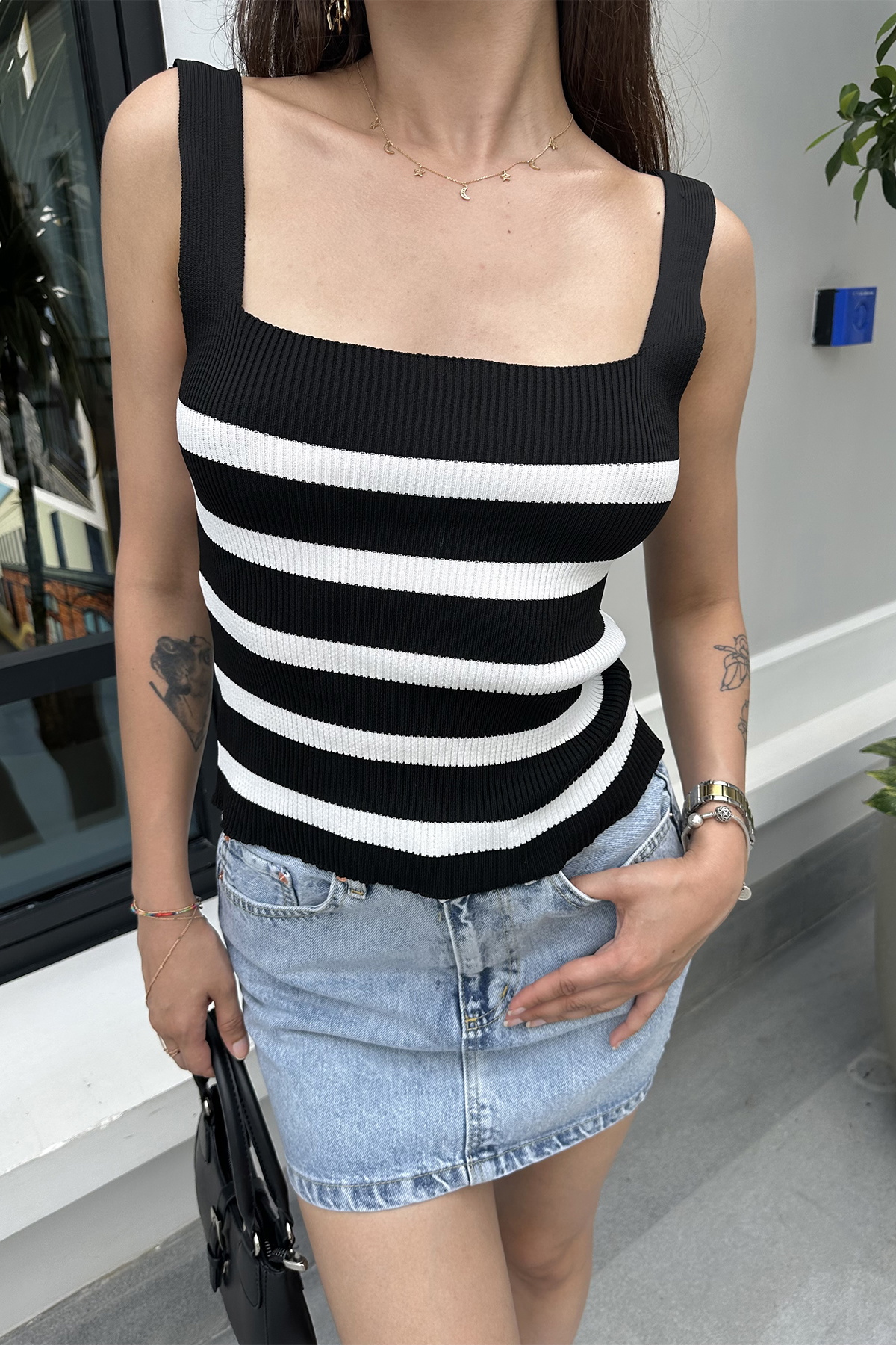 Siyah Askılı Kare Yaka Crop Top - 2