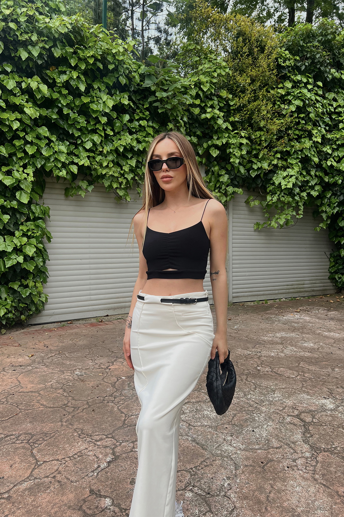 Siyah Askılı Pencere Detay Crop Top ATE6837 - 1