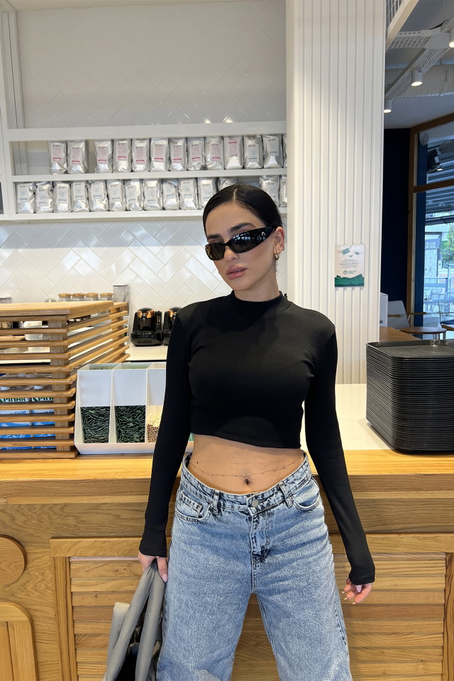 Siyah Boğazlı Bluz ATE3347 - 1