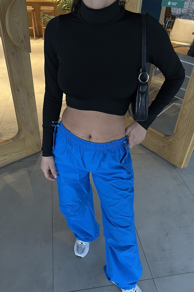 Siyah Boğazlı Crop Top ATE2998 - 2