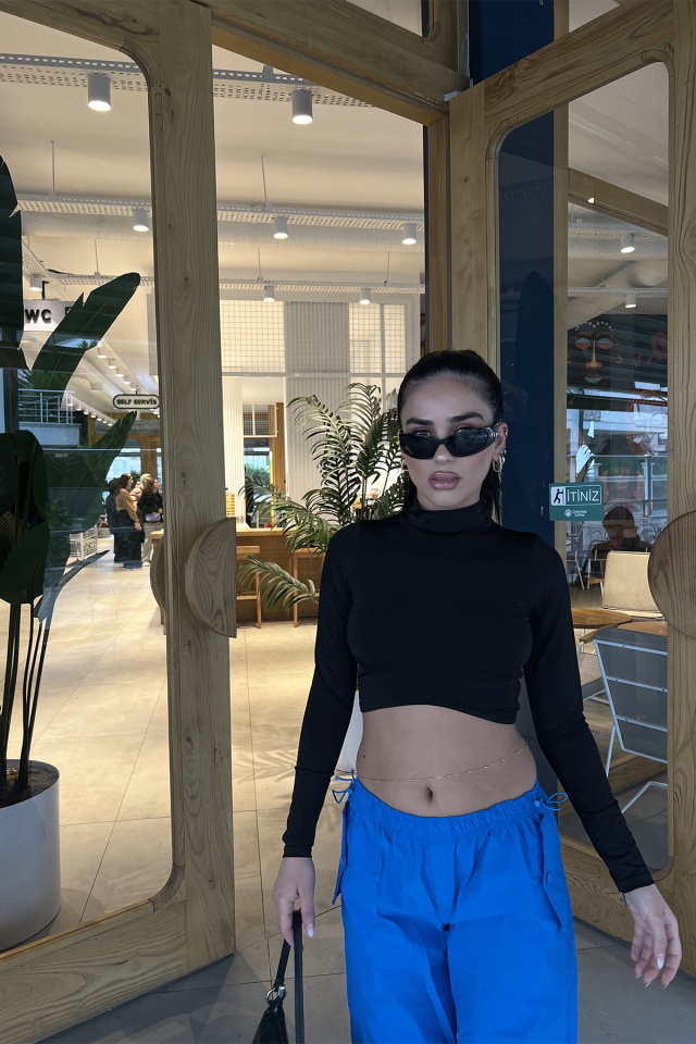 Siyah Boğazlı Crop Top ATE2998 