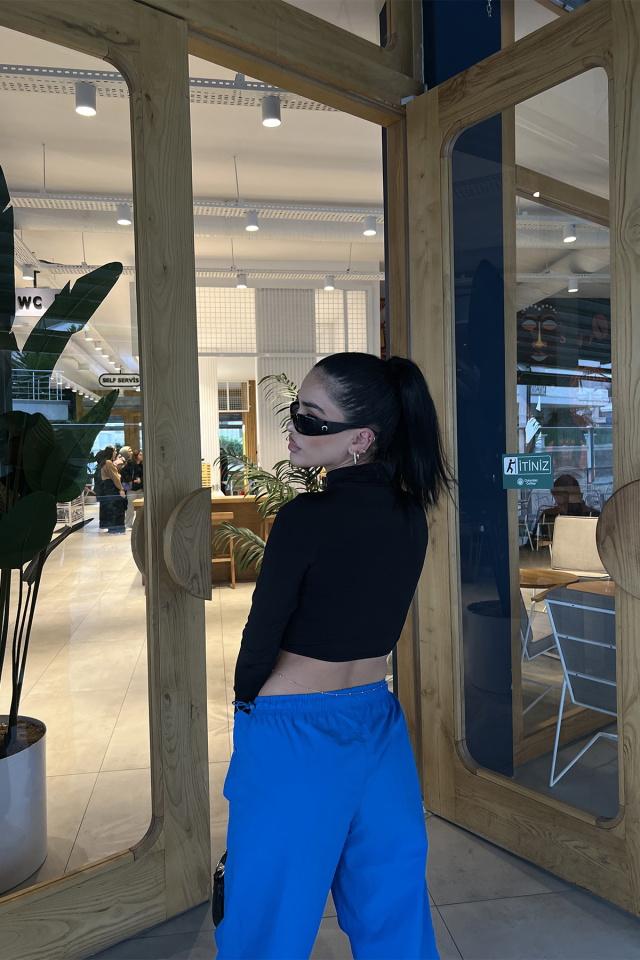 Siyah Boğazlı Crop Top ATE2998 - 5