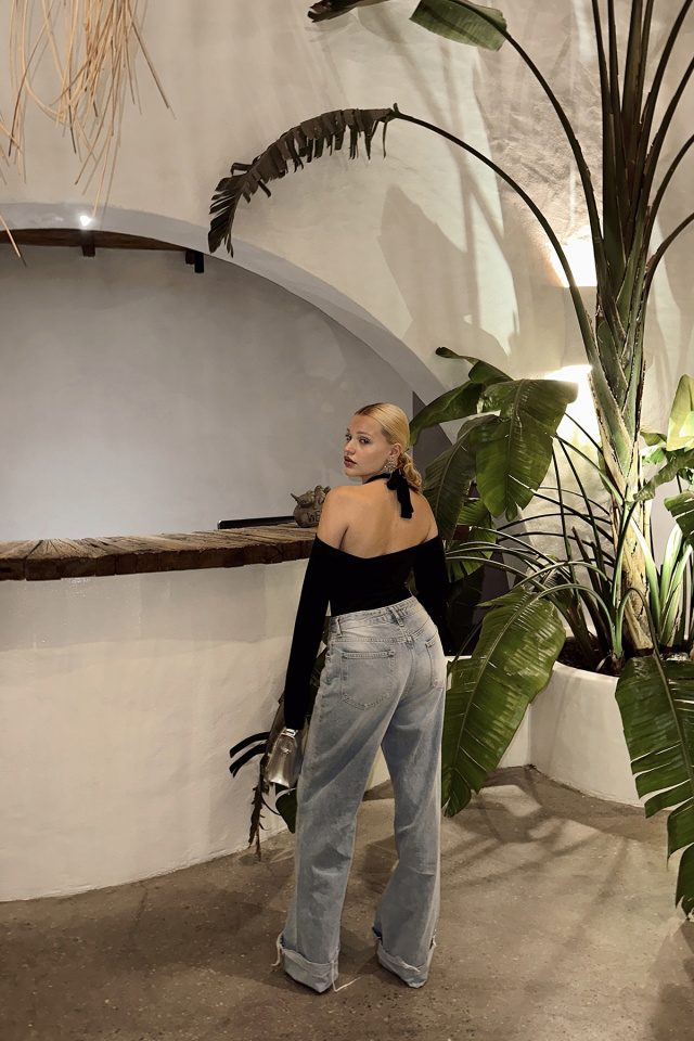 Siyah Boyun Detay Bodysuit