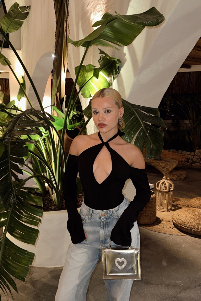 Siyah Boyun Detay Bodysuit
