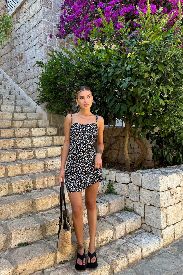 Siyah Çiçek Desen Askılı Mini Elbise ATE7794 - 3