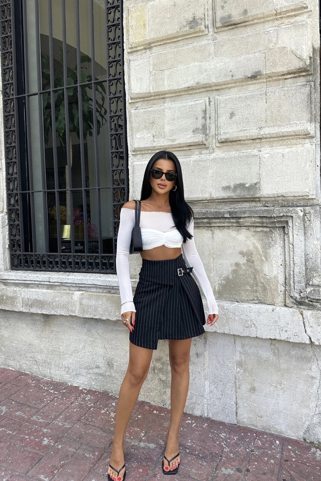 Siyah Çizgili Toka Detay Mini Etek ATE7273 - 5