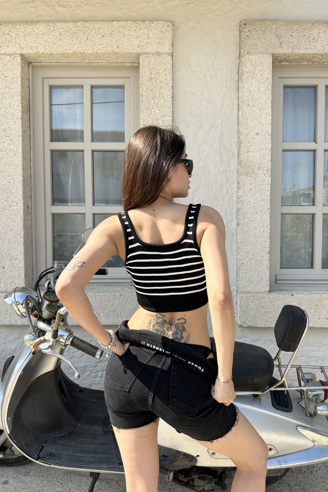 Siyah Çizgili Triko Crop Top ATE7156