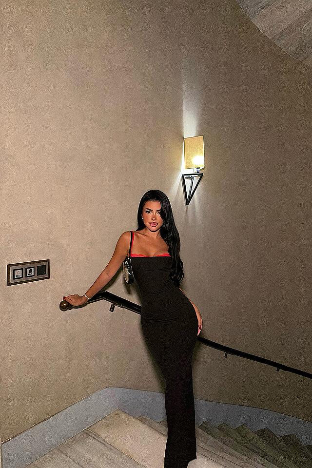 Siyah Dantel Detay Midi Elbise