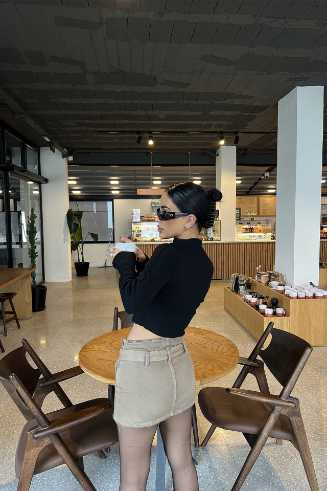 Siyah Dikiş Detay Crop Top ATE4342 - 4