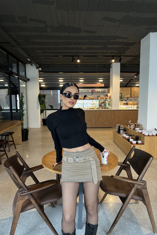 Siyah Dikiş Detay Crop Top ATE4342 - 5