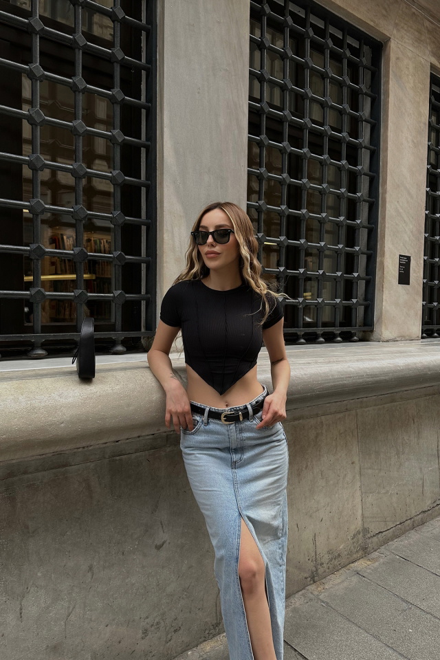 Siyah Dikiş Detay Crop Top ATE6890 - 2