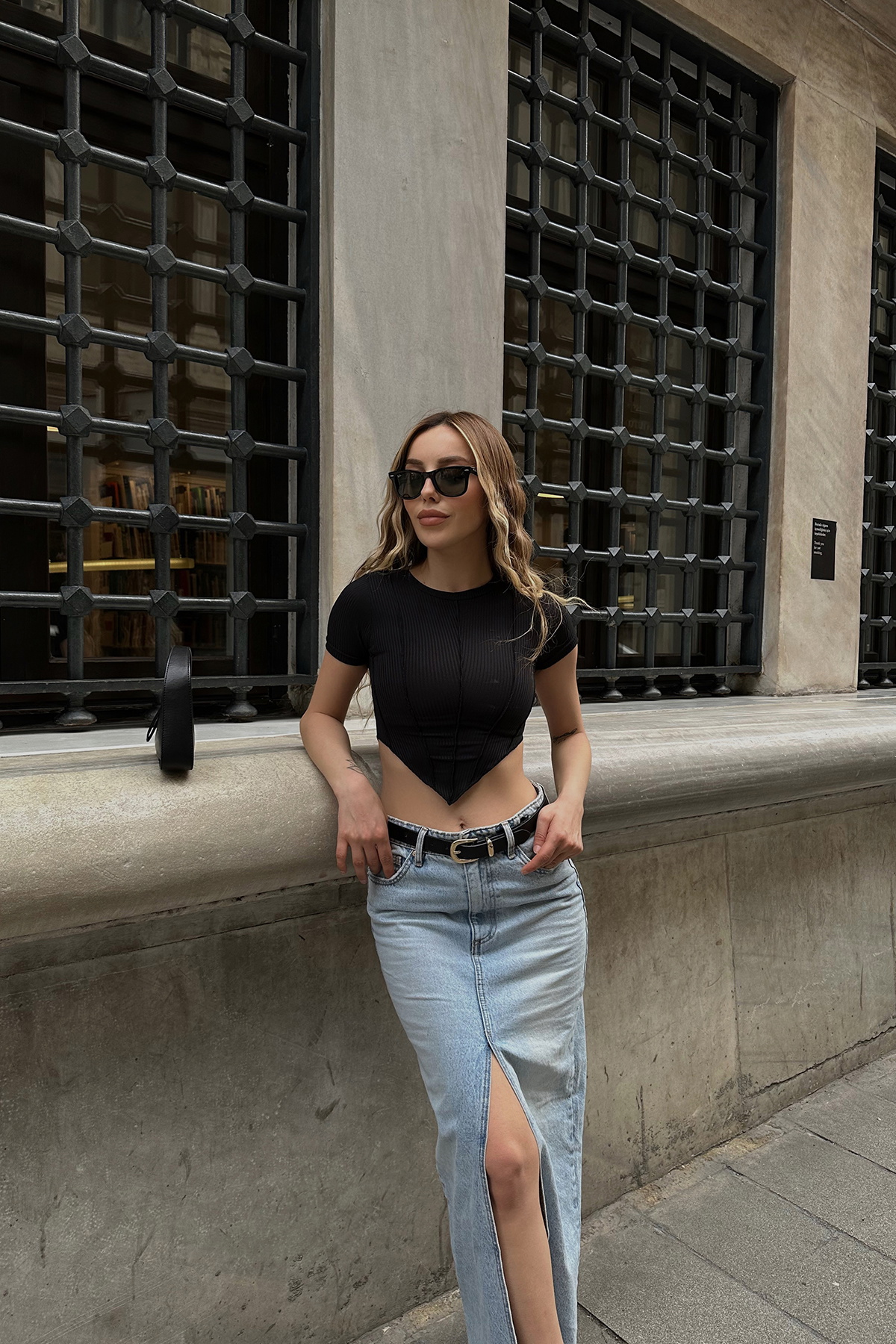 Siyah Dikiş Detay Crop Top ATE6890 - 2