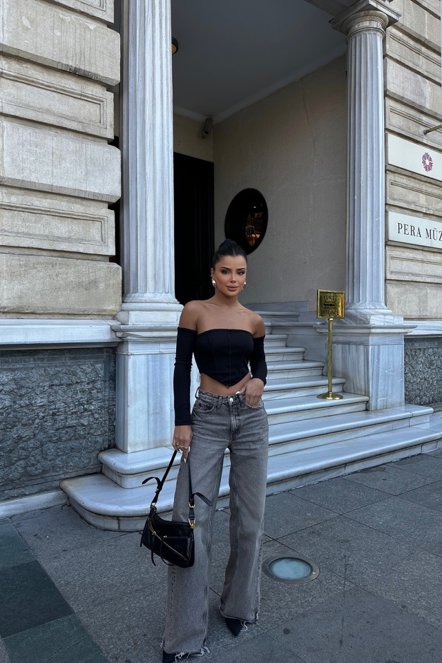Siyah Dikiş Detay Uzun Kol Crop Top