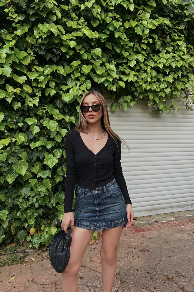 Siyah Düğme Detay Crop Top ATE6666 - 1
