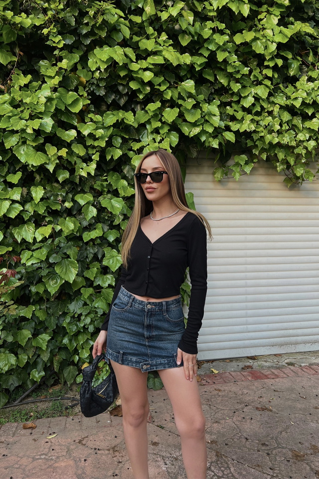 Siyah Düğme Detay Crop Top ATE6666 - 3