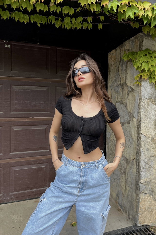 Siyah Düğme Detay Crop Top ATE6701 - 2