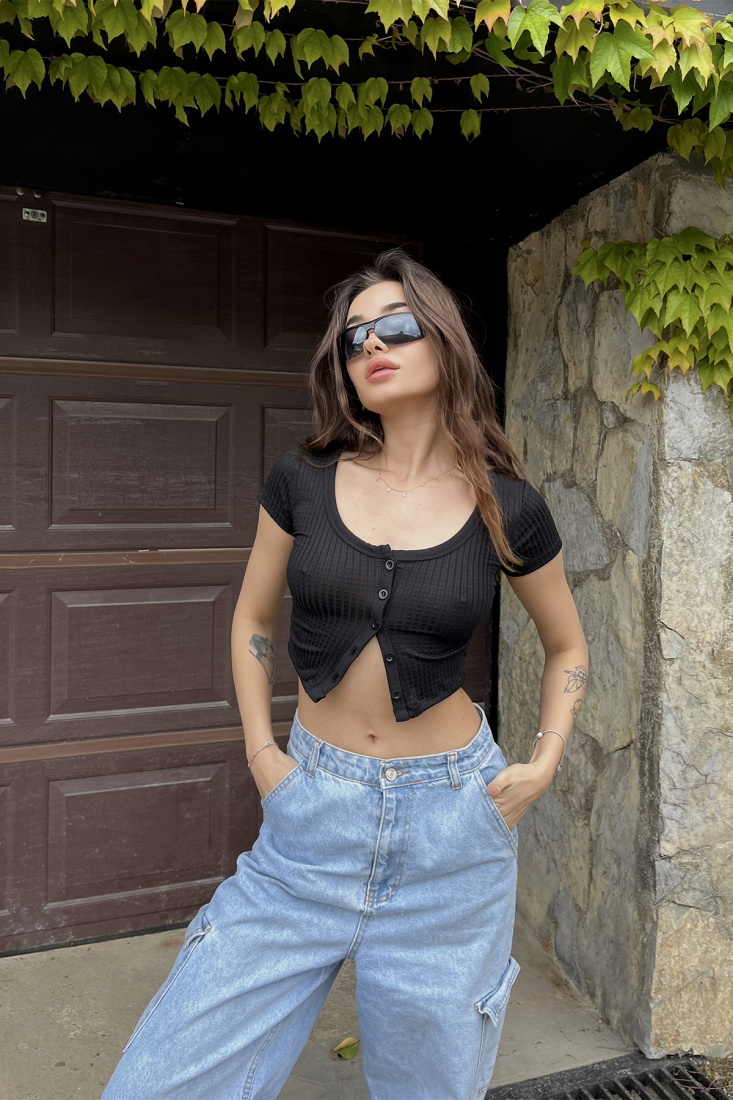 Siyah Düğme Detay Crop Top ATE6701 - KARABAY
