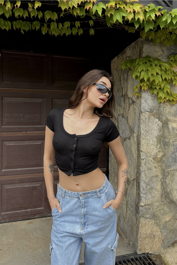Siyah Düğme Detay Crop Top ATE6701 - KARABAY