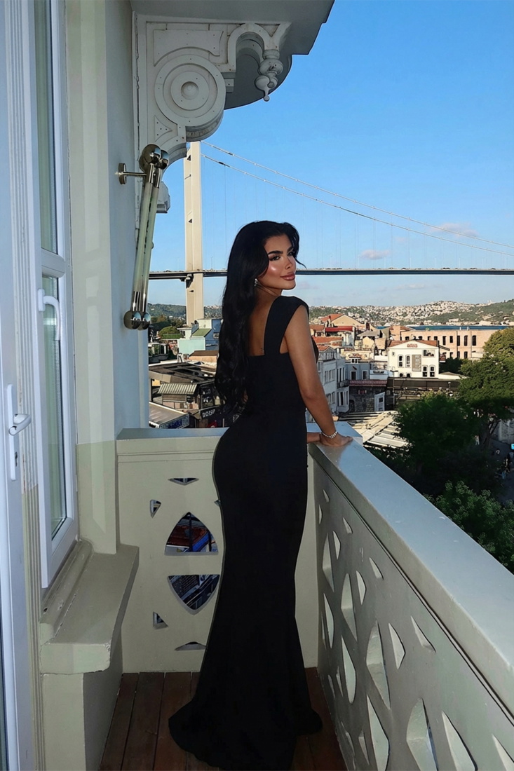 Siyah Remmy Yırtmacı Dantel Detaylı Uzun Elbise ATE-2576 - EYYO