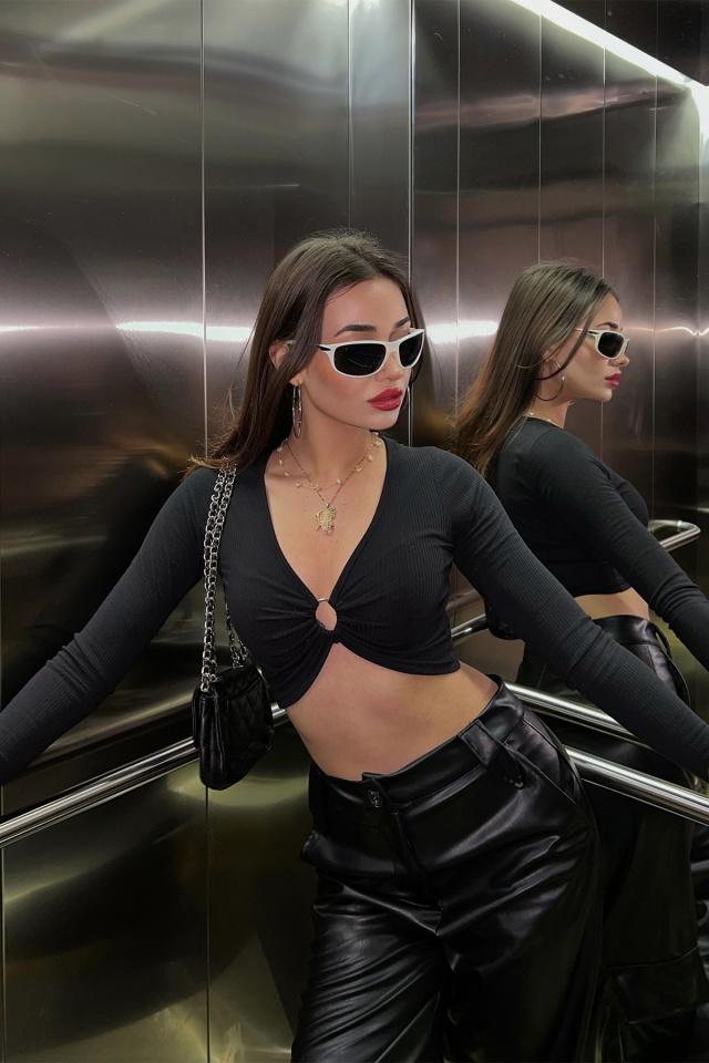 Siyah Halka Detay Crop Top ATE2863 - 2