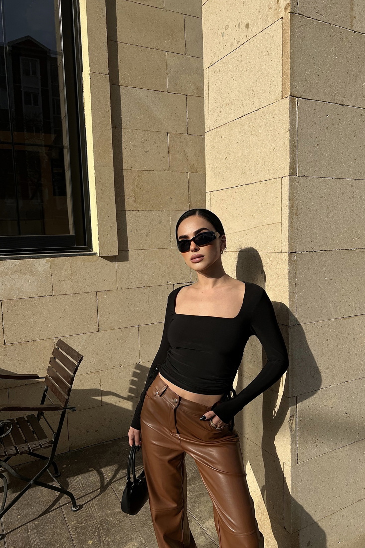 Siyah Kare Yaka Bağlamalı Bluz ATE4591 - TİLLE