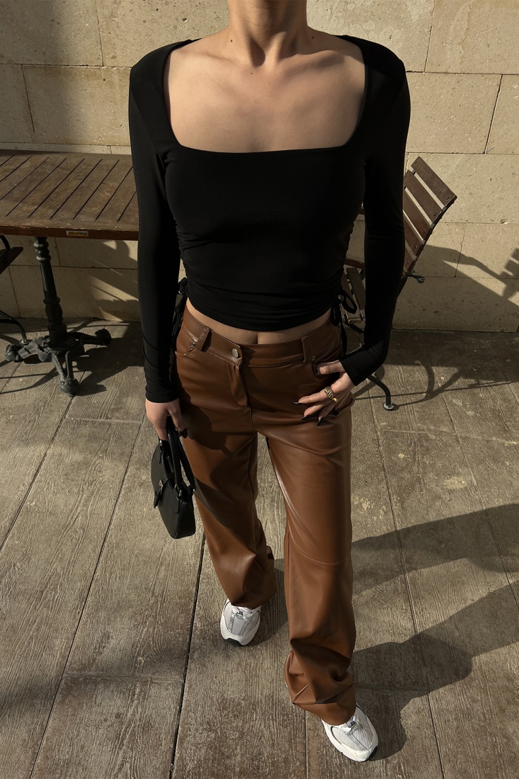 Siyah Kare Yaka Bağlamalı Bluz ATE4591 - TİLLE