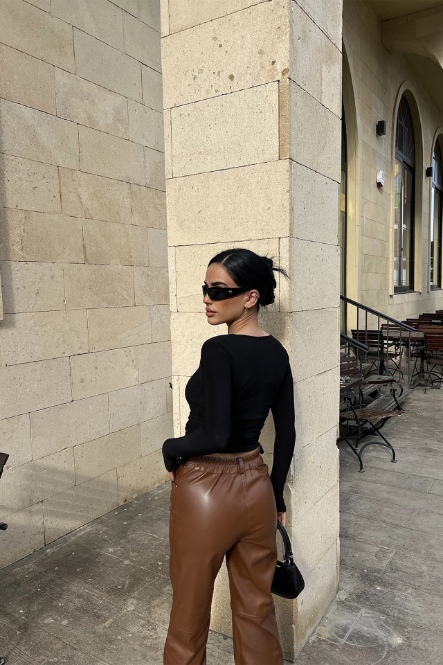 Siyah Kare Yaka Bağlamalı Bluz ATE4591 - 4