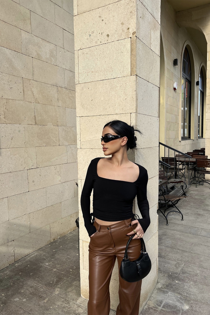 Siyah Kare Yaka Bağlamalı Bluz ATE4591 - TİLLE