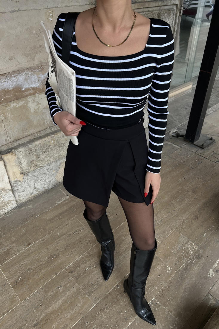 Siyah Kare Yaka Şeritli Bluz ATE3683 - CALİENTE