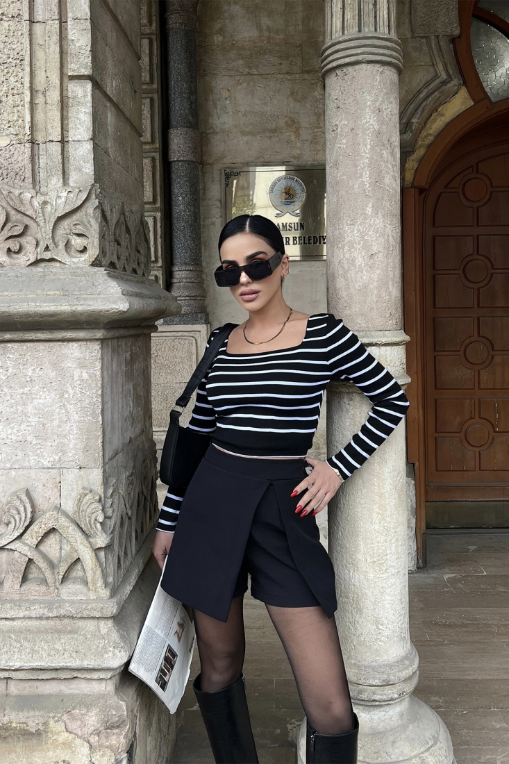 Siyah Kare Yaka Şeritli Bluz ATE3683 - CALİENTE