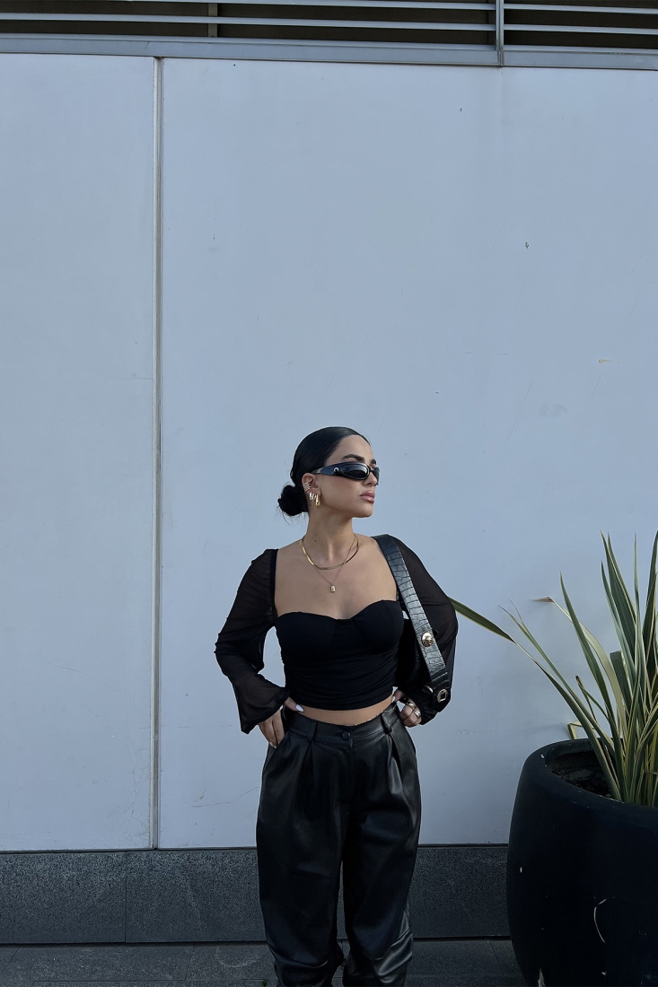 Siyah Kolları Tül Crop Top ATE2377 - EYYO