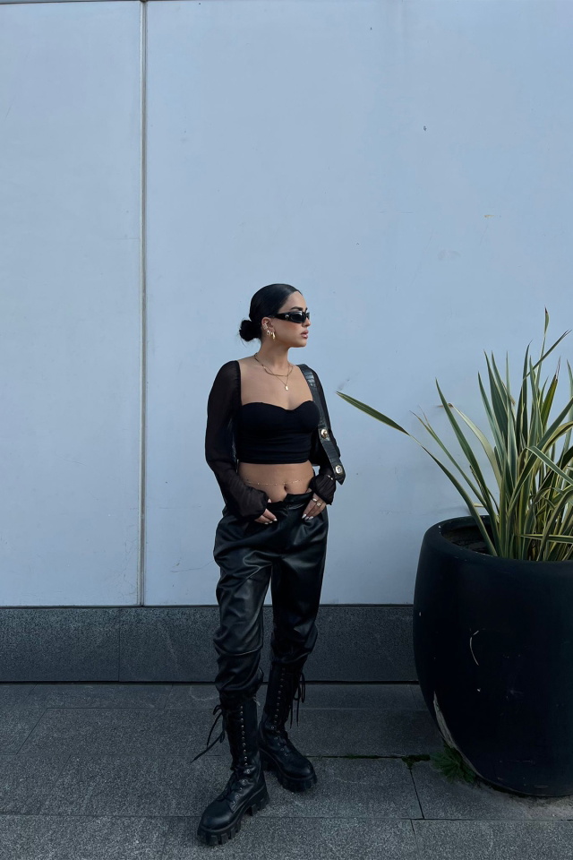 Siyah Kolları Tül Crop Top ATE2377 - 