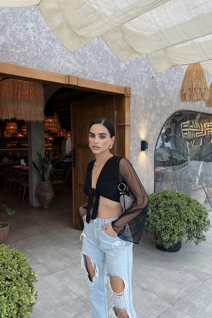Siyah Kolları Tül Bağlamalı Crop Top ATE2619 - EYYO