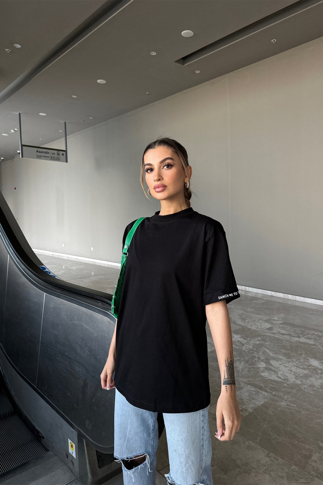 Siyah Kolu Yazılı Basic Tişört ATE6092