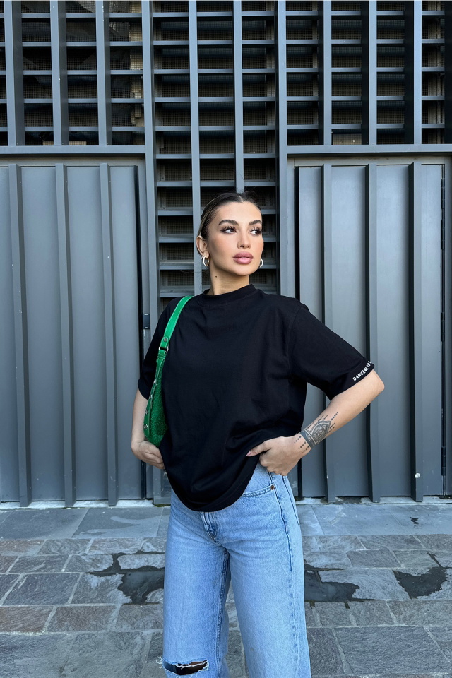 Siyah Kolu Yazılı Basic Tişört ATE6092