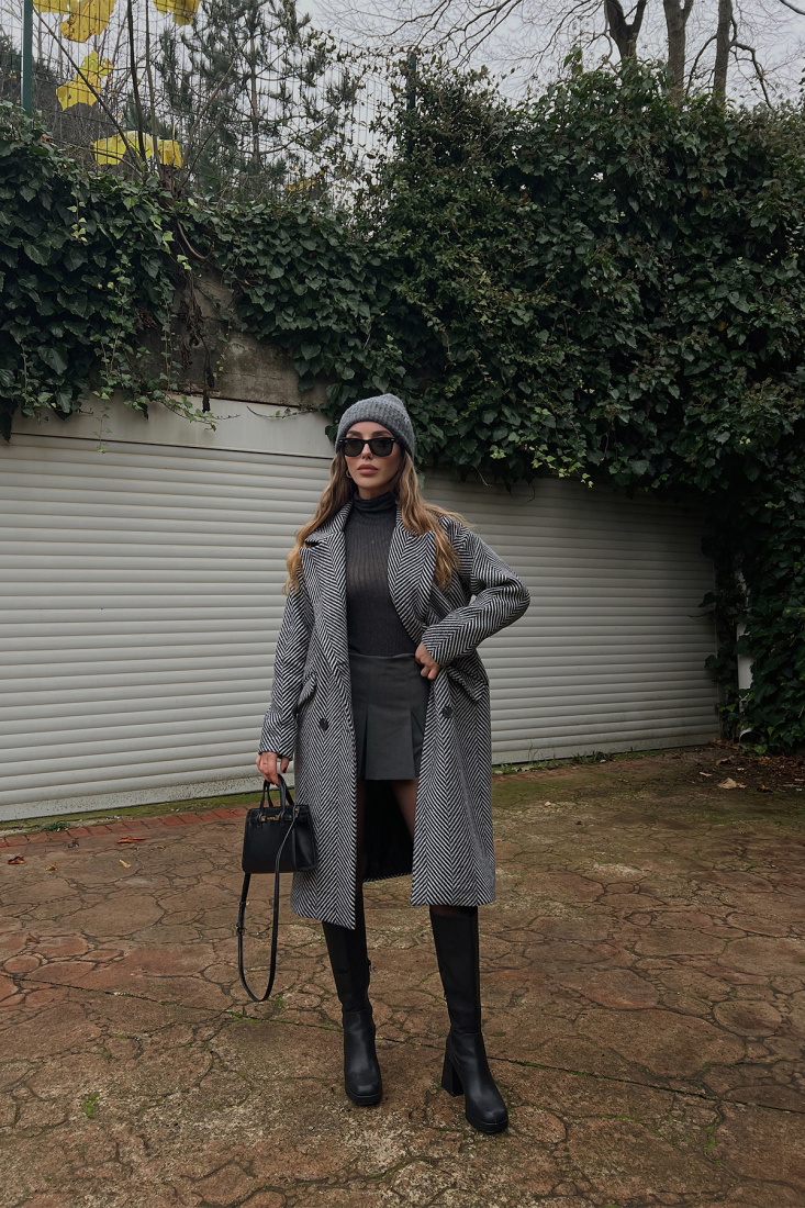 Siyah Kruvaze Yaka Düğmeli Kaban ATE3122 - EYYO