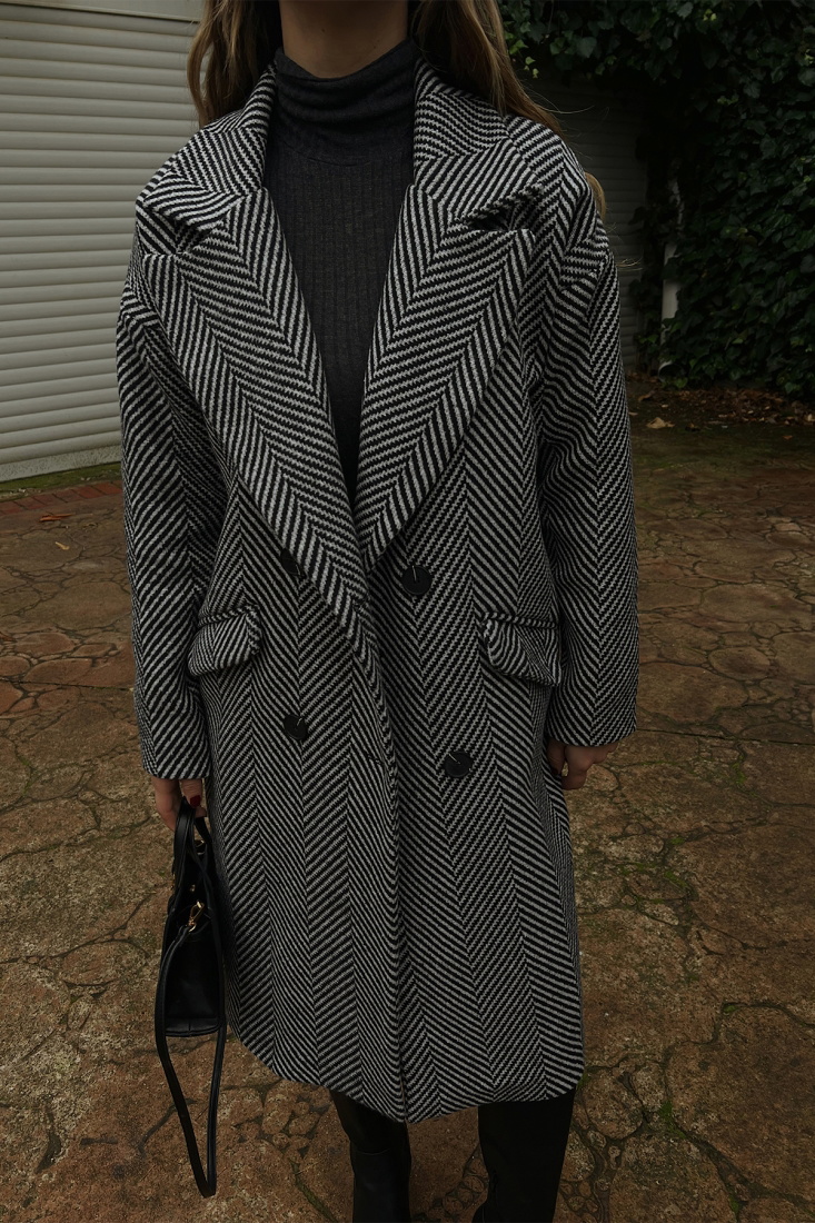 Siyah Kruvaze Yaka Düğmeli Kaban ATE3122 - EYYO