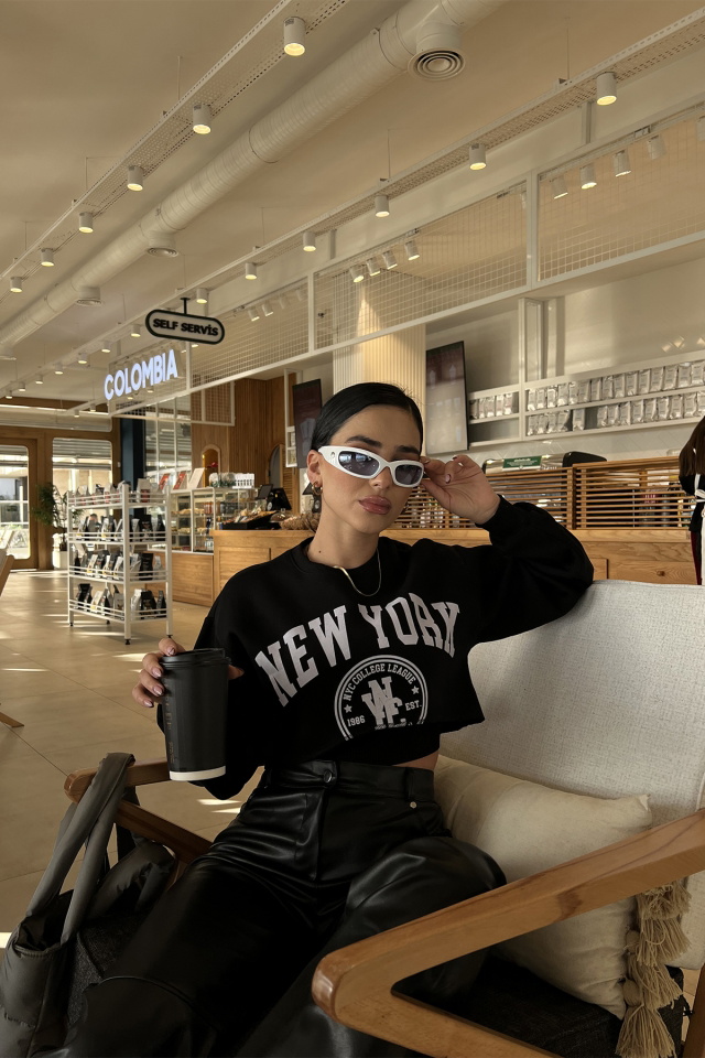 Siyah New York Baskılı Crop Top ATE3353 