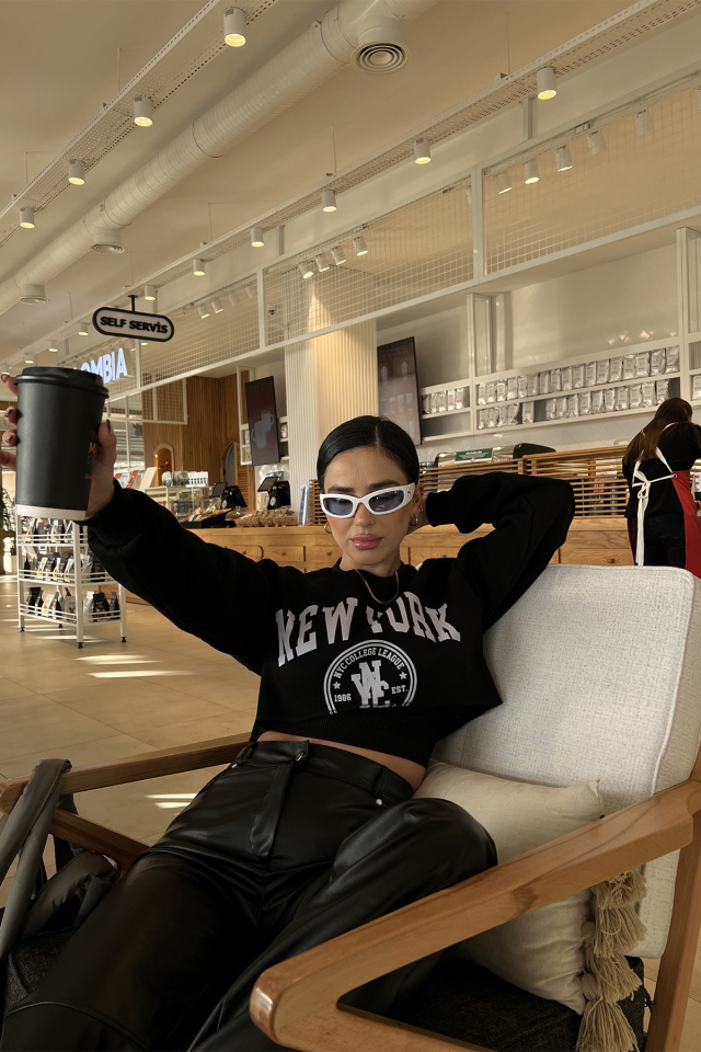 Siyah New York Baskılı Crop Top ATE3353 - 4