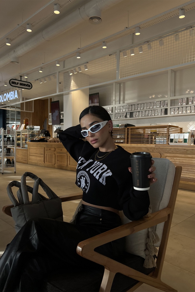 Siyah New York Baskılı Crop Top ATE3353 - 5