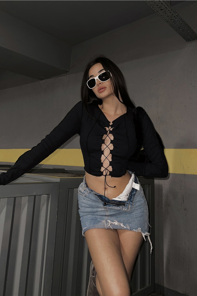 Siyah Önden Bağlamalı Crop Top ATE3669 - 3