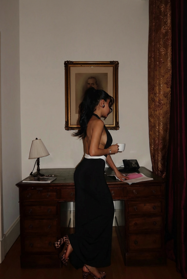 Siyah Giselle Fiyonk Detaylı Yırtmaçlı Elbise ATE-3026 - 2
