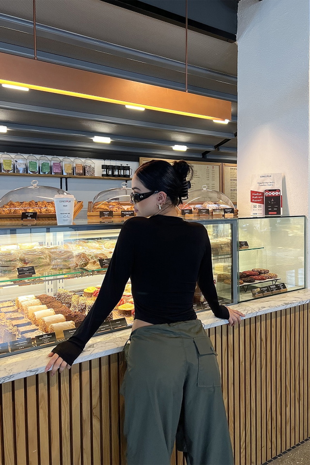 Siyah Önü Fermuarlı Bodysuit