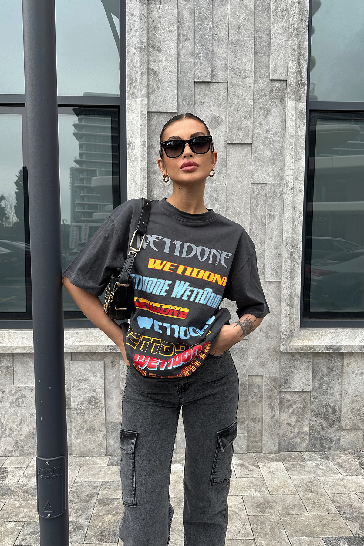 Siyah Önü Yazılı Oversize Tişört - 1