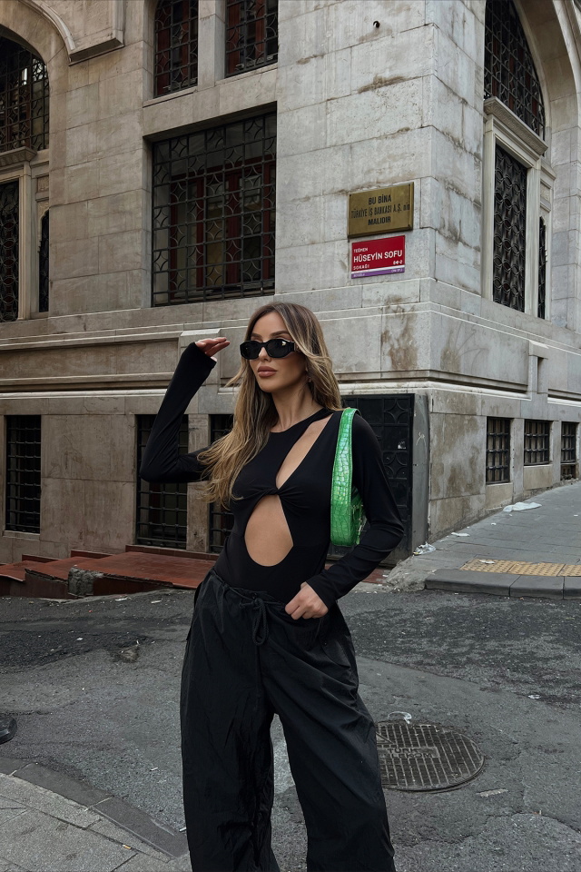 Siyah Pencere Detay Bodysuit ATE2206 - 1