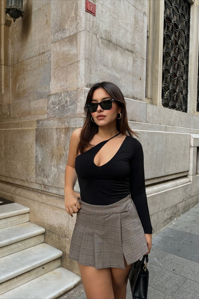 Siyah Pencere Detay Bodysuit ATE2346