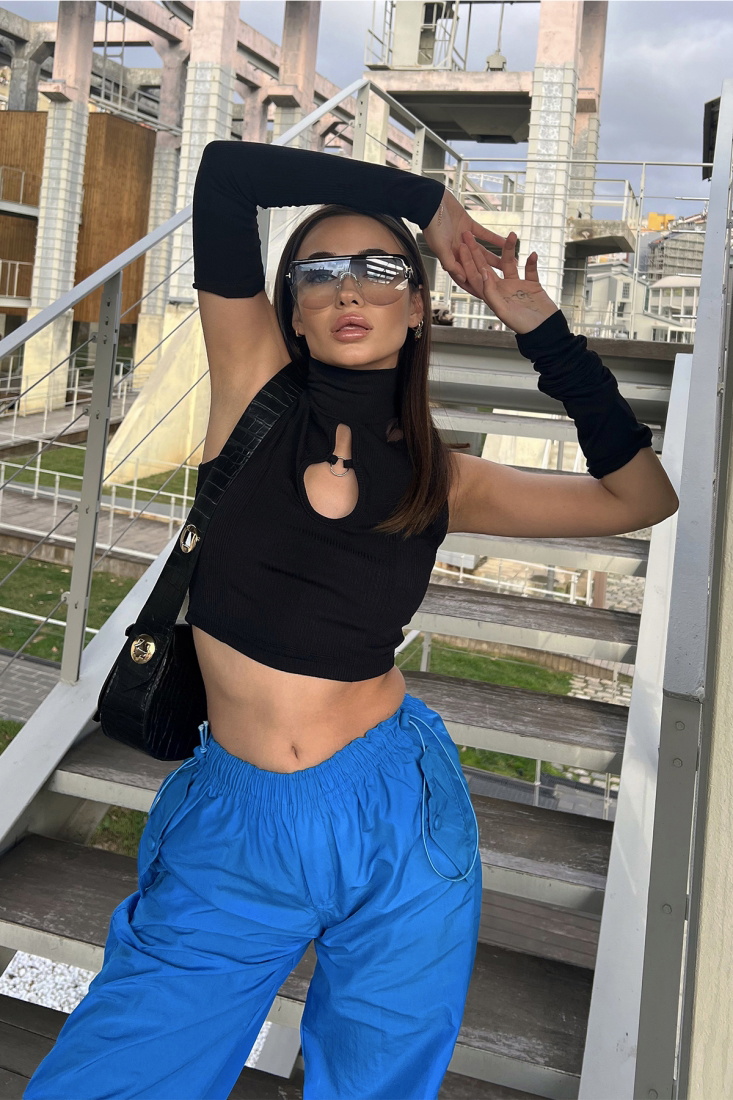 Siyah Pencere Detay Crop Top ATE3067 - EYYO