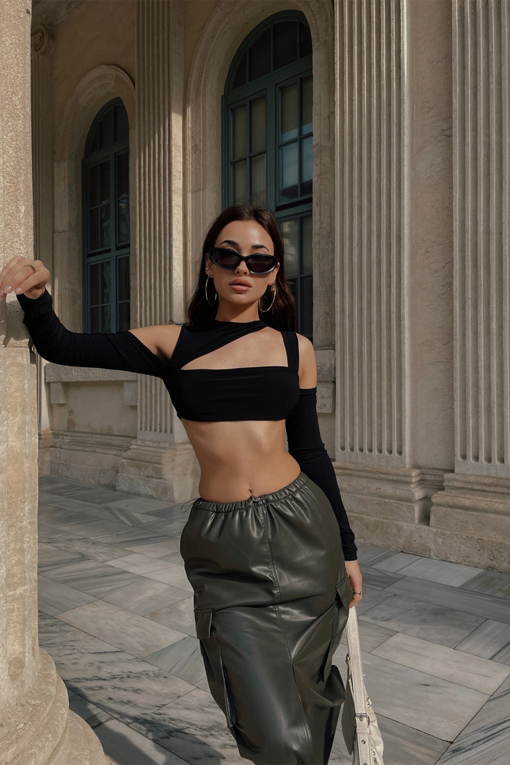 Siyah Pencere Detay Crop Top ATE3555 - DEPPOT