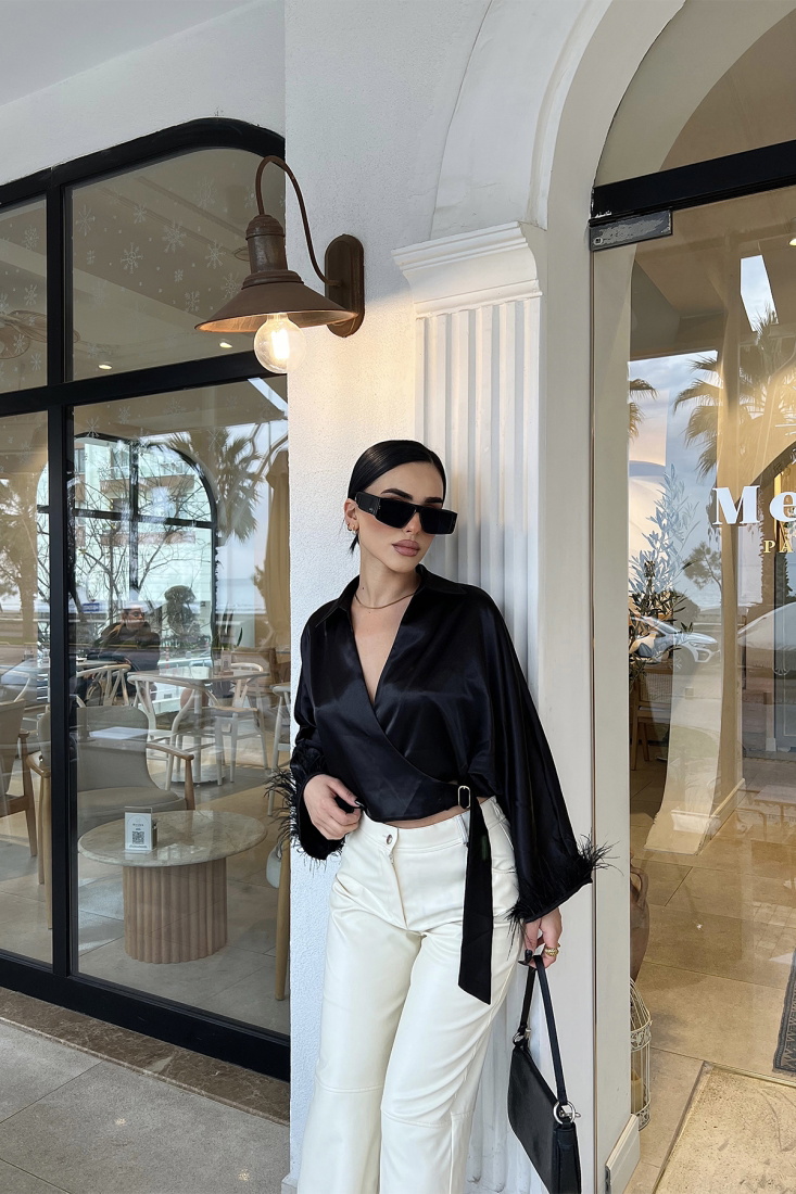 Siyah Saten Tüy Detay Bluz ATE4747 - SOBE