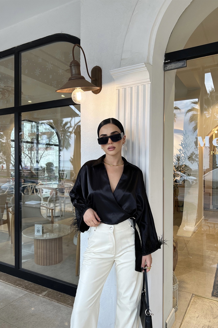 Siyah Saten Tüy Detay Bluz ATE4747 - SOBE
